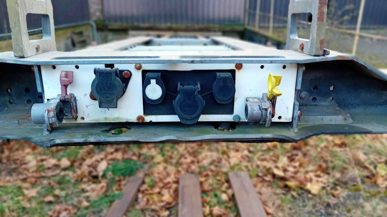 SCHMITZ CARGOBULL châssis porte-conteneur semi-remorque Os - type SGF*3 - adaptable pour conteneur 20' et 40' - Semi-reboque transportador de contêineres/ Caixa móvel: foto 5 SCHMITZ CARGOBULL châssis porte-conteneur semi-remorque Os - type SGF*3 - adaptable pour conteneur 20' et 40' - Semi-reboque transportador de contêineres/ Caixa móvel: foto 5