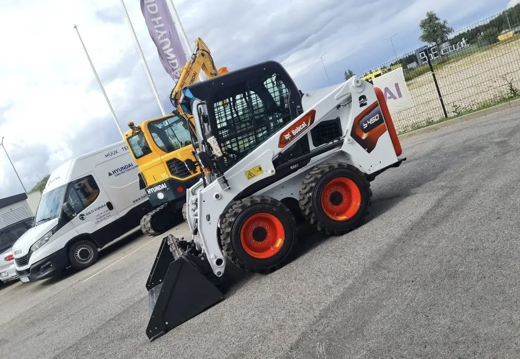 BOBCAT S450 - Mini pá carregadora: foto 1 BOBCAT S450 - Mini pá carregadora: foto 1