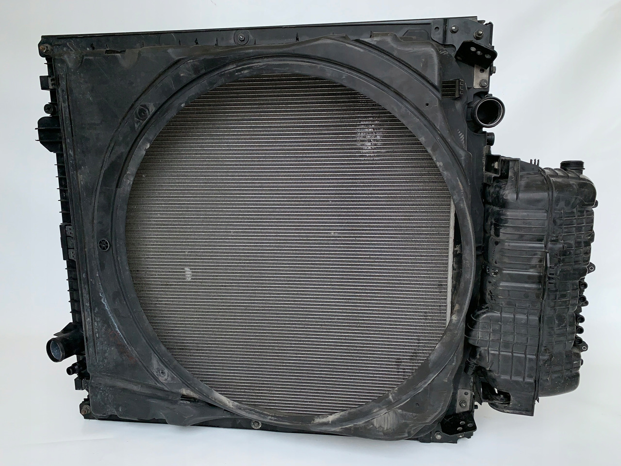 CHŁODNICA MAN TGX EURO 6 NR 1071 - Radiador por Camião: foto 1 CHŁODNICA MAN TGX EURO 6 NR 1071 - Radiador por Camião: foto 1