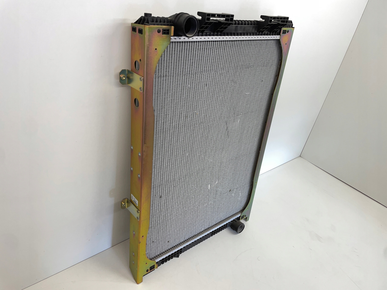 CHŁODNICA WODY MAN F2000 F 90 F 2000 F90 81061016437 - Bomba de refrigeração por Camião: foto 2 CHŁODNICA WODY MAN F2000 F 90 F 2000 F90 81061016437 - Bomba de refrigeração por Camião: foto 2