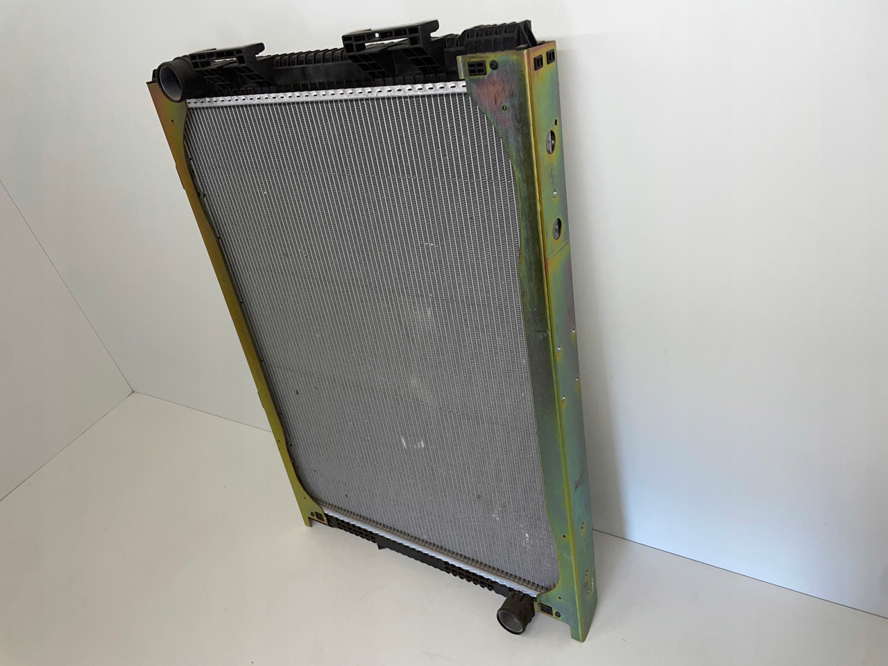 CHŁODNICA WODY MAN F2000 F 90 F 2000 F90 81061016437 - Bomba de refrigeração por Camião: foto 3 CHŁODNICA WODY MAN F2000 F 90 F 2000 F90 81061016437 - Bomba de refrigeração por Camião: foto 3