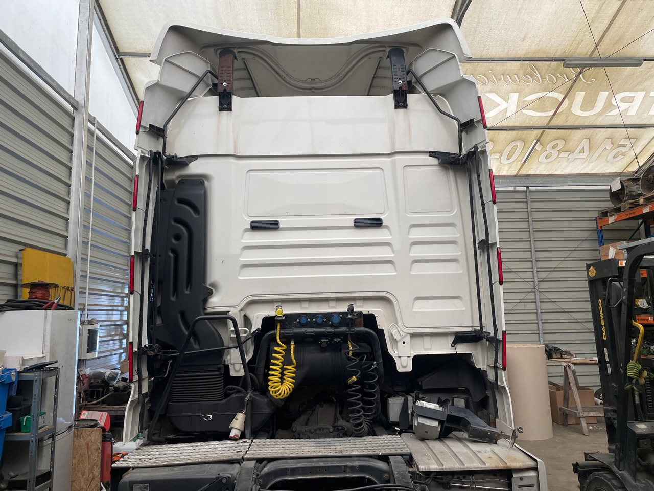 GOŁA KABINA MAN TGX XLX BIAŁA EURO 6 KOLOR RAL 9010 - Cabine por Camião: foto 2 GOŁA KABINA MAN TGX XLX BIAŁA EURO 6 KOLOR RAL 9010 - Cabine por Camião: foto 2