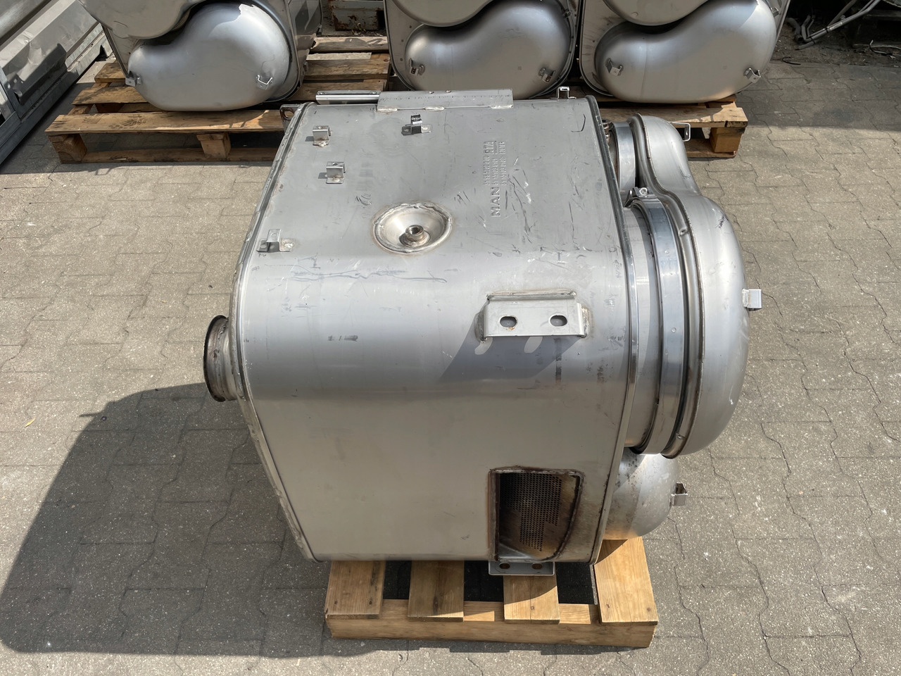 KATALIZATOR MAN TGX TGS EURO 6 DPF TŁUMIK WYDECH 81151036101 - Conversor catalítico por Camião: foto 4 KATALIZATOR MAN TGX TGS EURO 6 DPF TŁUMIK WYDECH 81151036101 - Conversor catalítico por Camião: foto 4
