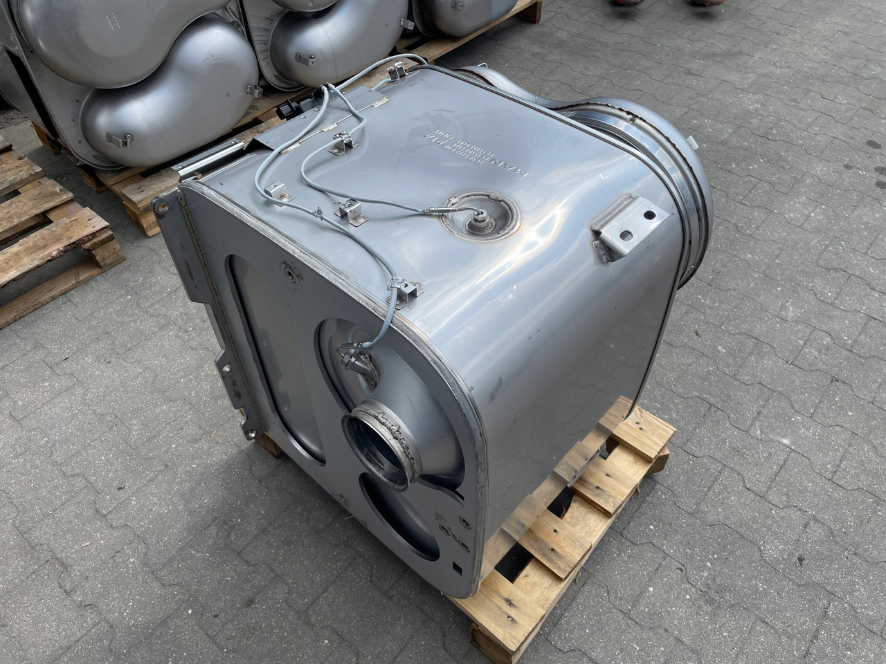 KATALIZATOR MAN TGX TGS EURO 6 DPF TŁUMIK WYDECH 81151036128 - Conversor catalítico por Camião: foto 4 KATALIZATOR MAN TGX TGS EURO 6 DPF TŁUMIK WYDECH 81151036128 - Conversor catalítico por Camião: foto 4