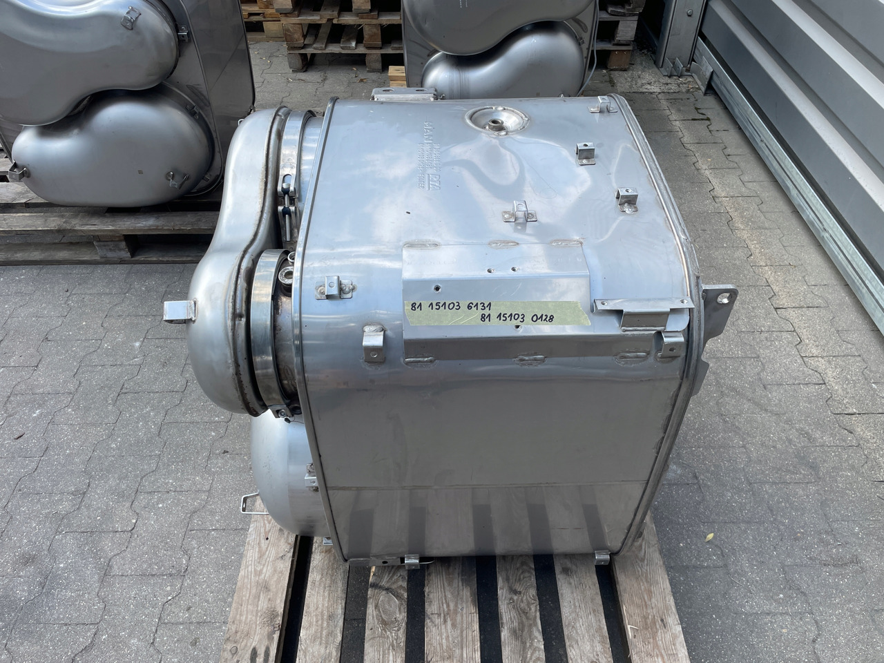 KATALIZATOR MAN TGX TGS EURO 6 DPF TŁUMIK WYDECH 81151036131 - Conversor catalítico por Camião: foto 2 KATALIZATOR MAN TGX TGS EURO 6 DPF TŁUMIK WYDECH 81151036131 - Conversor catalítico por Camião: foto 2