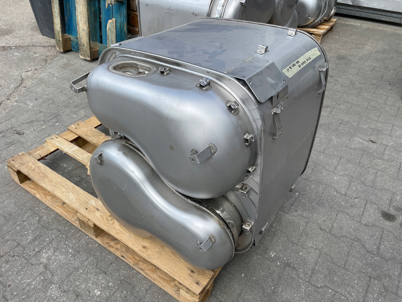 KATALIZATOR MAN TGX TGS EURO 6 DPF TŁUMIK WYDECH 81151036132 - Tubo de escape por Camião: foto 1 KATALIZATOR MAN TGX TGS EURO 6 DPF TŁUMIK WYDECH 81151036132 - Tubo de escape por Camião: foto 1