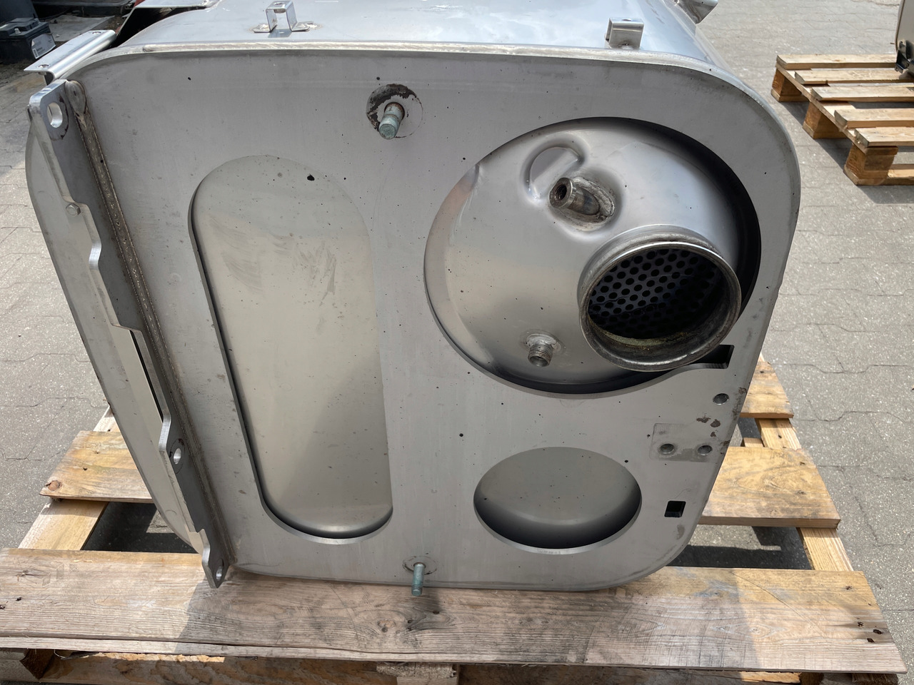 KATALIZATOR MAN TGX TGS EURO 6 DPF TŁUMIK WYDECH 81151036182 - Conversor catalítico por Camião: foto 5 KATALIZATOR MAN TGX TGS EURO 6 DPF TŁUMIK WYDECH 81151036182 - Conversor catalítico por Camião: foto 5
