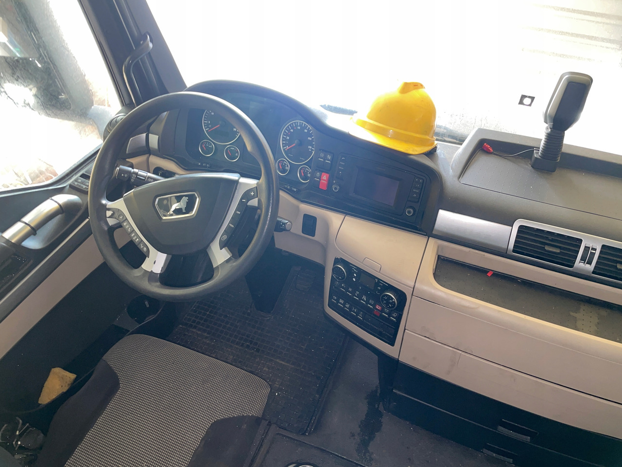 KOMPLETNA KABINA MAN TGX XXL EURO 6 LIFT JASNY ŚRODEK - Cabine por Camião: foto 2 KOMPLETNA KABINA MAN TGX XXL EURO 6 LIFT JASNY ŚRODEK - Cabine por Camião: foto 2