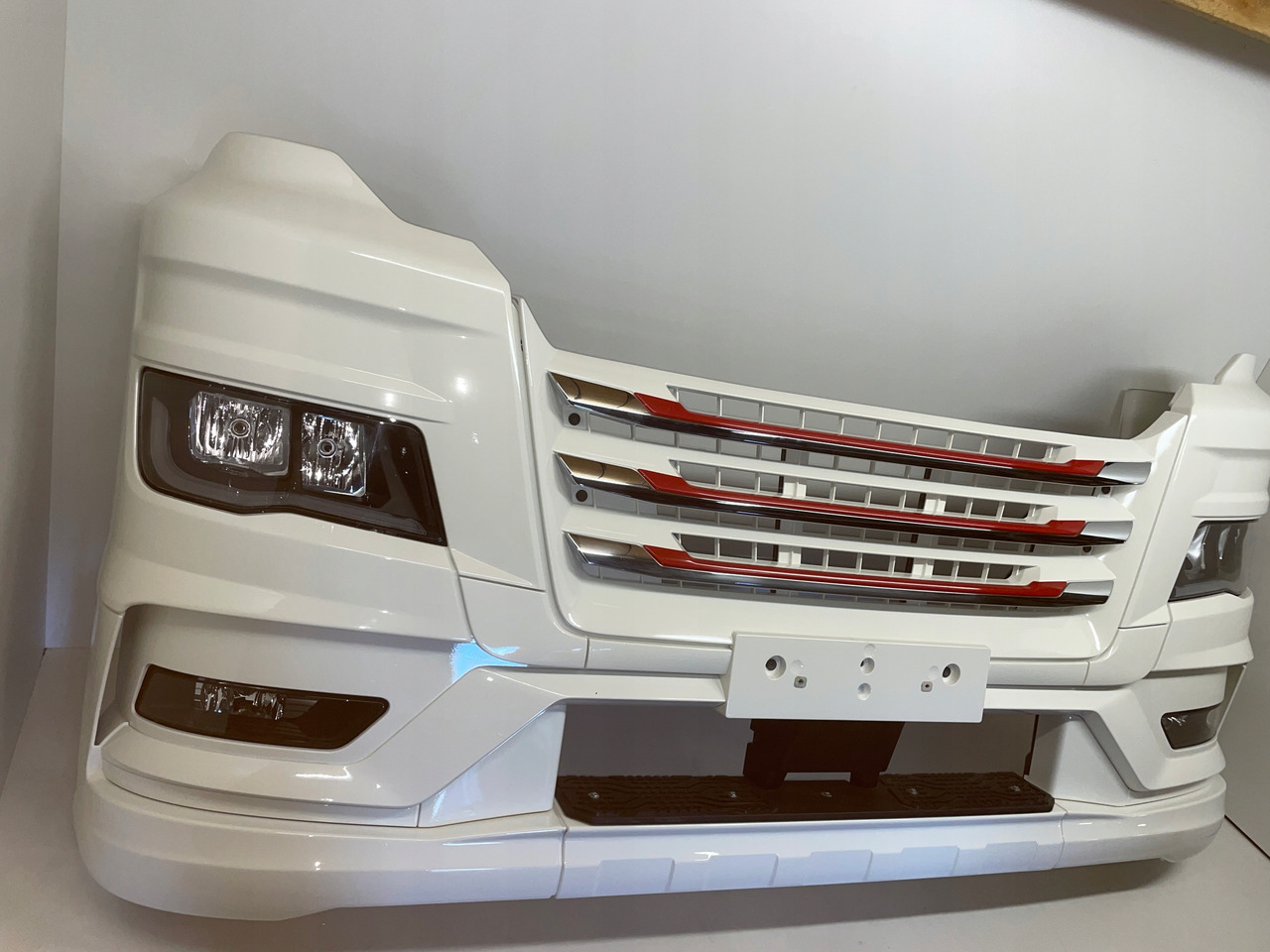 KOMPLETNY ZDERZAK MAN TG3 TGX3 TGX 3 ORYGINALNY KOLOR RAL 9010 - Para-choque por Camião: foto 2 KOMPLETNY ZDERZAK MAN TG3 TGX3 TGX 3 ORYGINALNY KOLOR RAL 9010 - Para-choque por Camião: foto 2