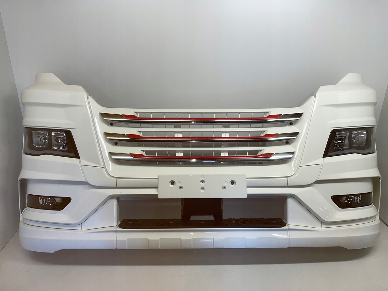 KOMPLETNY ZDERZAK MAN TG3 TGX3 TGX 3 ORYGINALNY KOLOR RAL 9010 - Para-choque por Camião: foto 1 KOMPLETNY ZDERZAK MAN TG3 TGX3 TGX 3 ORYGINALNY KOLOR RAL 9010 - Para-choque por Camião: foto 1