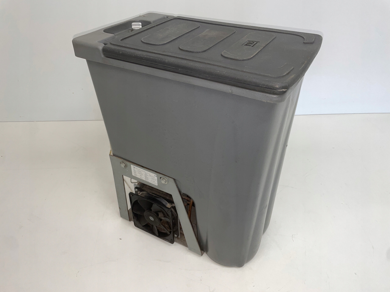 LODÓWKA CHŁODZIARKA MERCEDES ACTROS 80032324 - Cabine e interior por Camião: foto 3 LODÓWKA CHŁODZIARKA MERCEDES ACTROS 80032324 - Cabine e interior por Camião: foto 3