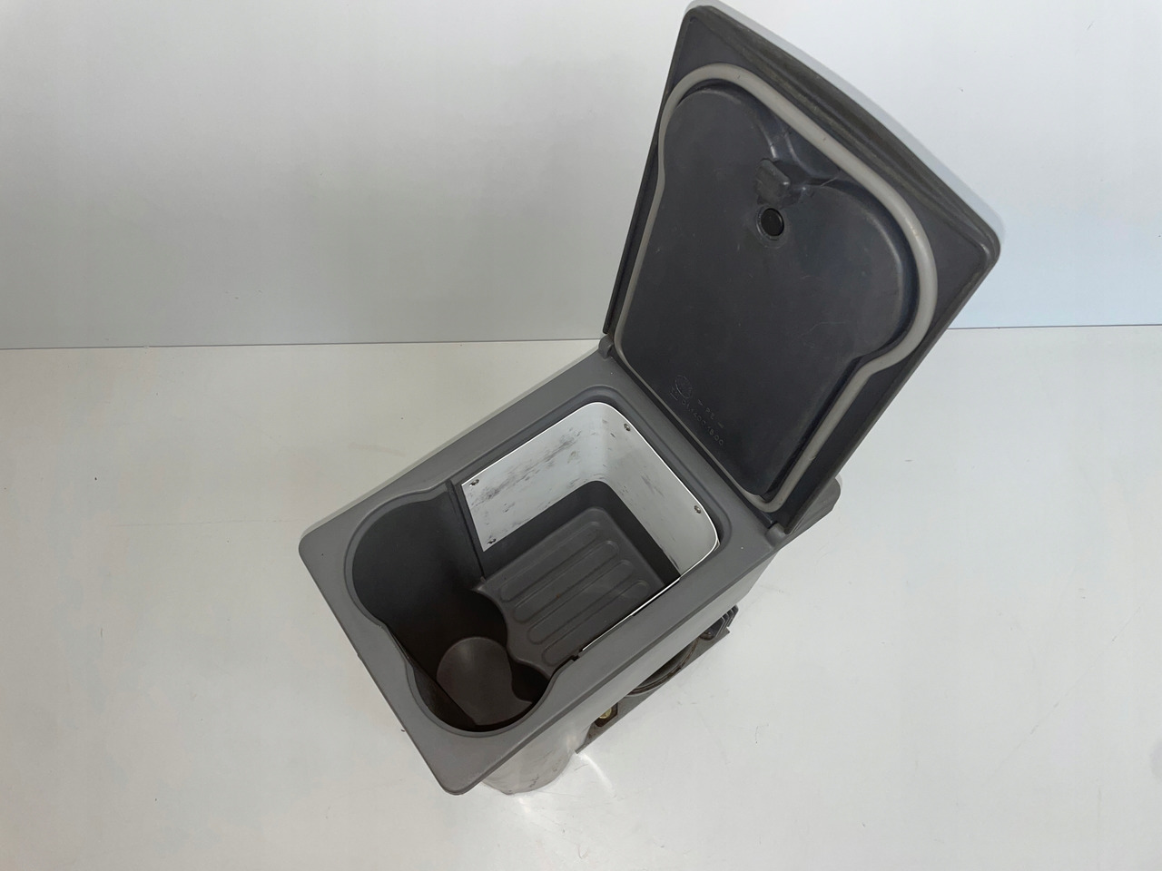 LODÓWKA CHŁODZIARKA MERCEDES ACTROS 80032324 - Cabine e interior por Camião: foto 2 LODÓWKA CHŁODZIARKA MERCEDES ACTROS 80032324 - Cabine e interior por Camião: foto 2