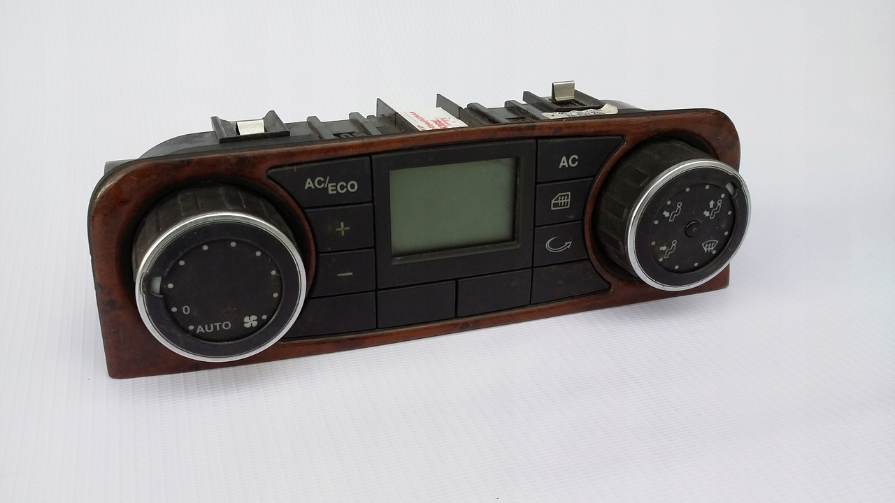 PANEL STEROWNIK KLIMATYZACJI MAN TGX TGS NR 968 - Painel de instrumentos por Camião: foto 1 PANEL STEROWNIK KLIMATYZACJI MAN TGX TGS NR 968 - Painel de instrumentos por Camião: foto 1