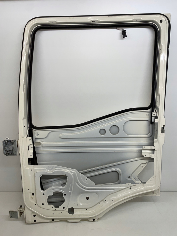 PRAWE DRZWI MAN TGS3 TGS 3 TGS-3 TGL TGM - Porta e peças por Camião: foto 4 PRAWE DRZWI MAN TGS3 TGS 3 TGS-3 TGL TGM - Porta e peças por Camião: foto 4