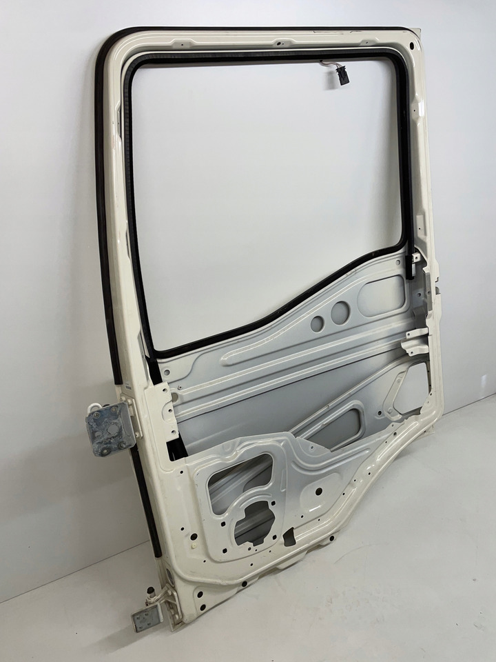 PRAWE DRZWI MAN TGS3 TGS 3 TGS-3 TGL TGM - Porta e peças por Camião: foto 5 PRAWE DRZWI MAN TGS3 TGS 3 TGS-3 TGL TGM - Porta e peças por Camião: foto 5