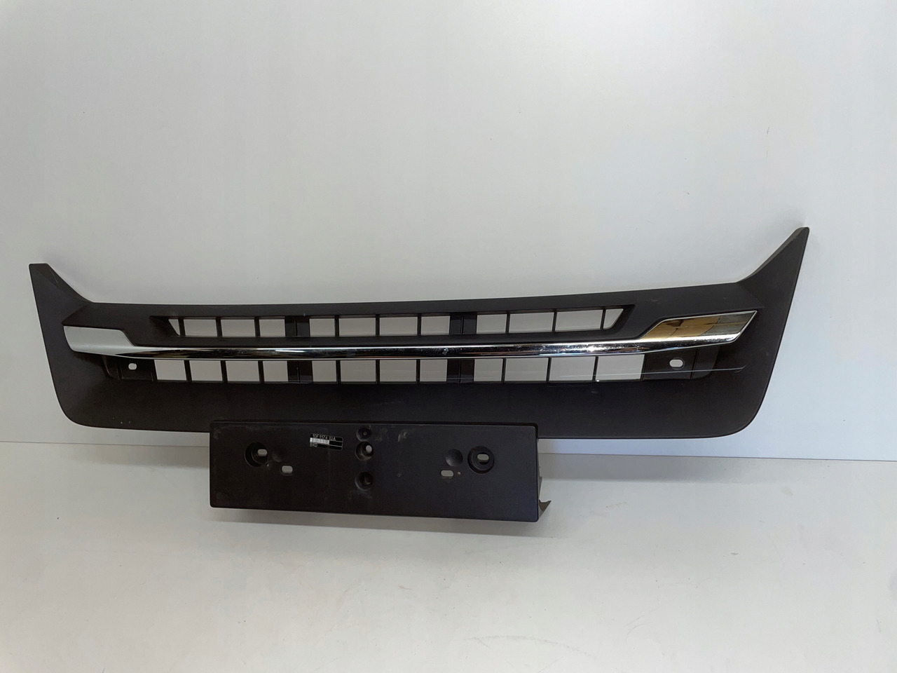 ŚRODKOWY GRILL CHROM ZDERZAKA MAN TGS TG3 TGS 3 ATRAPA 81416146086 - Grade radiador por Camião: foto 3 ŚRODKOWY GRILL CHROM ZDERZAKA MAN TGS TG3 TGS 3 ATRAPA 81416146086 - Grade radiador por Camião: foto 3