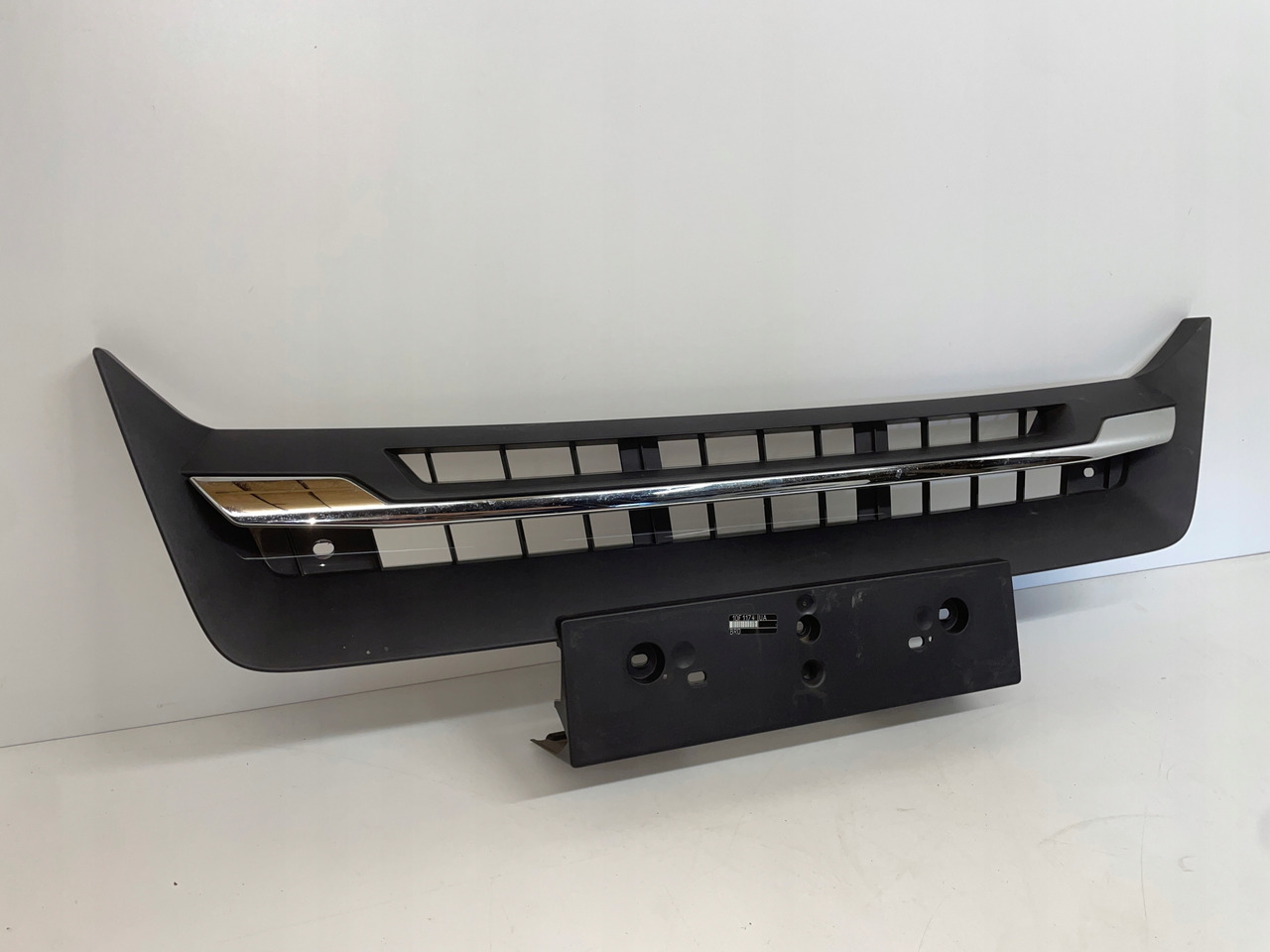 ŚRODKOWY GRILL CHROM ZDERZAKA MAN TGS TG3 TGS 3 ATRAPA 81416146086 - Grade radiador por Camião: foto 2 ŚRODKOWY GRILL CHROM ZDERZAKA MAN TGS TG3 TGS 3 ATRAPA 81416146086 - Grade radiador por Camião: foto 2