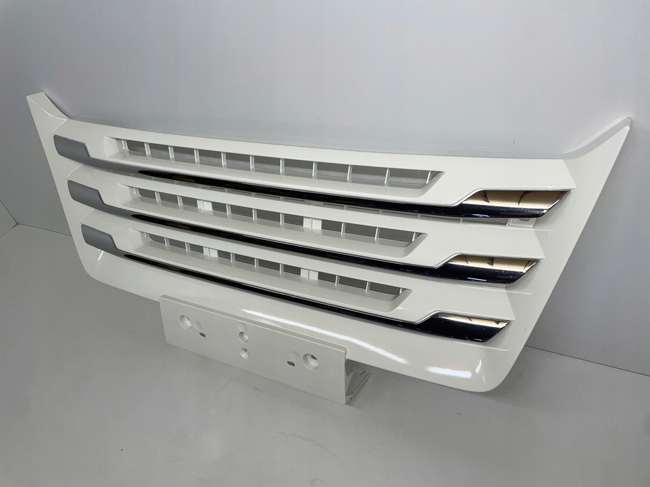 ŚRODKOWY GRILL CHROM ZDERZAKA MAN TGX TG3 TGX 3 ATRAPA 81416146084 - Grade radiador por Camião: foto 3 ŚRODKOWY GRILL CHROM ZDERZAKA MAN TGX TG3 TGX 3 ATRAPA 81416146084 - Grade radiador por Camião: foto 3