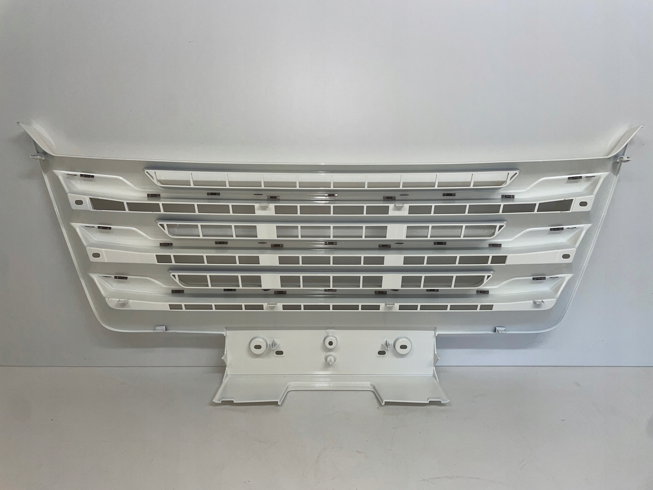 ŚRODKOWY GRILL CHROM ZDERZAKA MAN TGX TG3 TGX 3 ATRAPA 81416146084 - Grade radiador por Camião: foto 4 ŚRODKOWY GRILL CHROM ZDERZAKA MAN TGX TG3 TGX 3 ATRAPA 81416146084 - Grade radiador por Camião: foto 4