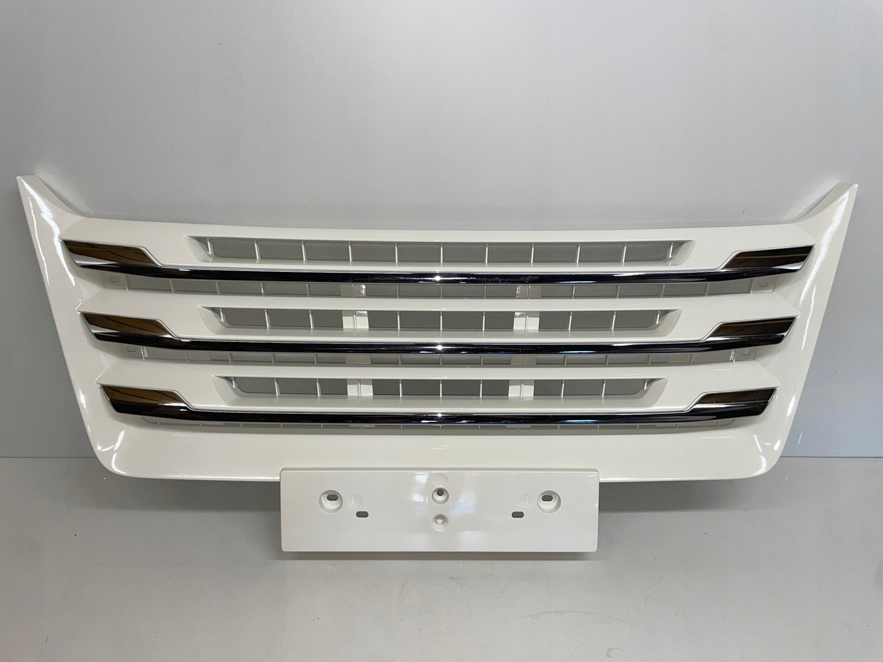 ŚRODKOWY GRILL CHROM ZDERZAKA MAN TGX TG3 TGX 3 ATRAPA 81416146084 - Grade radiador por Camião: foto 1 ŚRODKOWY GRILL CHROM ZDERZAKA MAN TGX TG3 TGX 3 ATRAPA 81416146084 - Grade radiador por Camião: foto 1