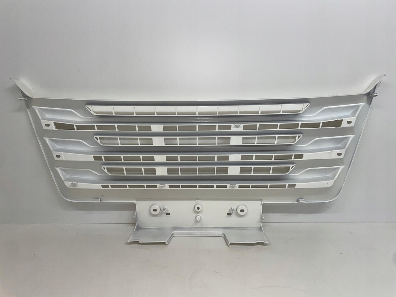 ŚRODKOWY GRILL ZDERZAKA MAN TGX TG3 TGX 3 ATRAPA 81416146085 - Grade radiador por Camião: foto 4 ŚRODKOWY GRILL ZDERZAKA MAN TGX TG3 TGX 3 ATRAPA 81416146085 - Grade radiador por Camião: foto 4