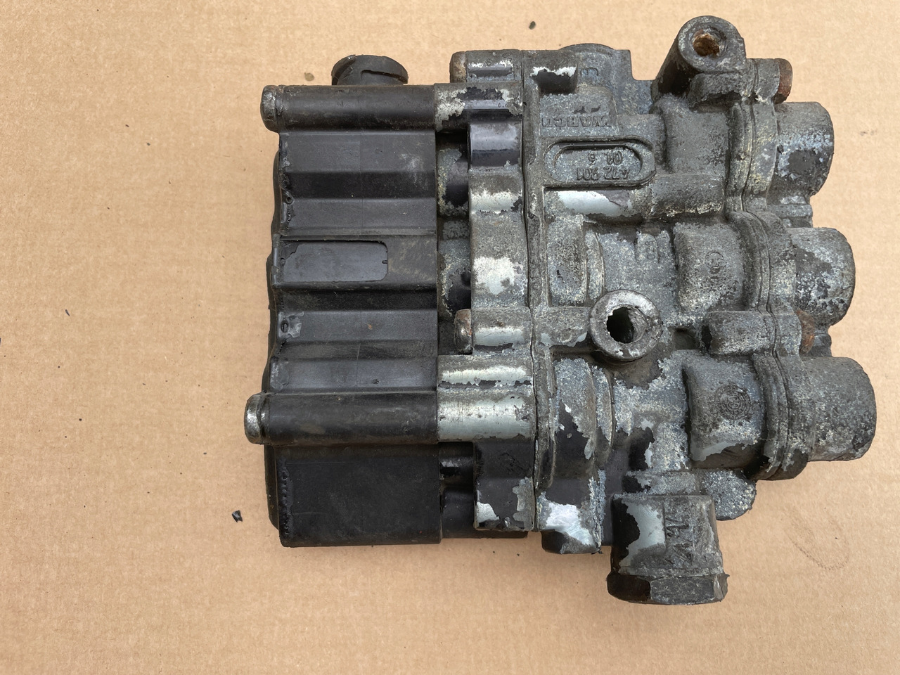 ZAWÓR PODUSZEK MERCEDES ACTROS MP 4 MP4 A0013270725 - Válvula de freio por Camião: foto 1 ZAWÓR PODUSZEK MERCEDES ACTROS MP 4 MP4 A0013270725 - Válvula de freio por Camião: foto 1