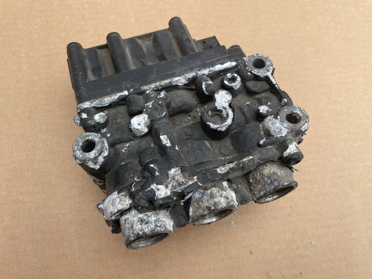 ZAWÓR PODUSZEK MERCEDES ACTROS MP 4 MP4 A0013270725 - Válvula de freio por Camião: foto 3 ZAWÓR PODUSZEK MERCEDES ACTROS MP 4 MP4 A0013270725 - Válvula de freio por Camião: foto 3