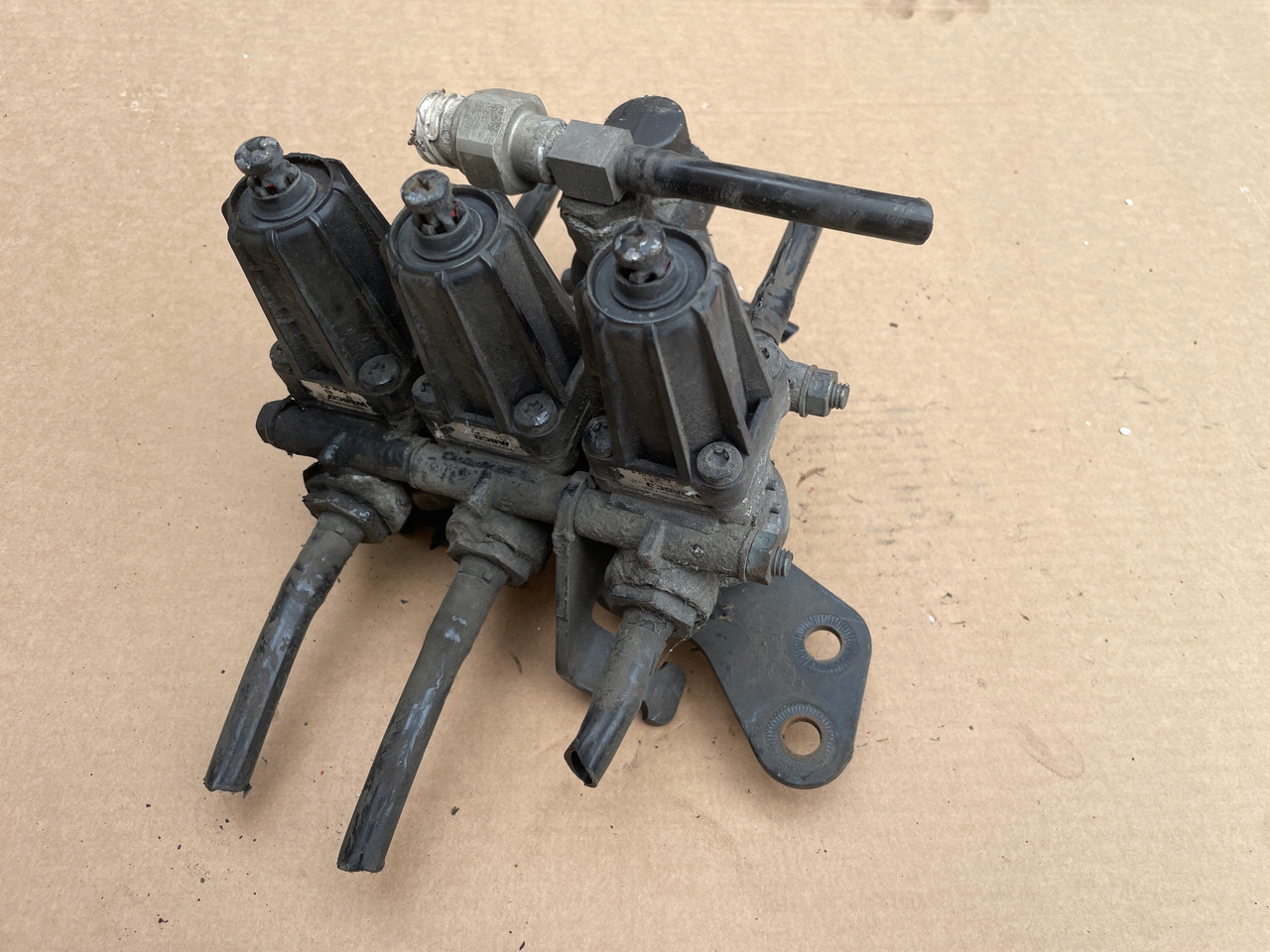 ZAWÓR REDUKCUJNY REDUKTOR CIŚNIENIA MAN TGA TGX TGS 4750103000 - Suspensão a ar por Camião: foto 1 ZAWÓR REDUKCUJNY REDUKTOR CIŚNIENIA MAN TGA TGX TGS 4750103000 - Suspensão a ar por Camião: foto 1