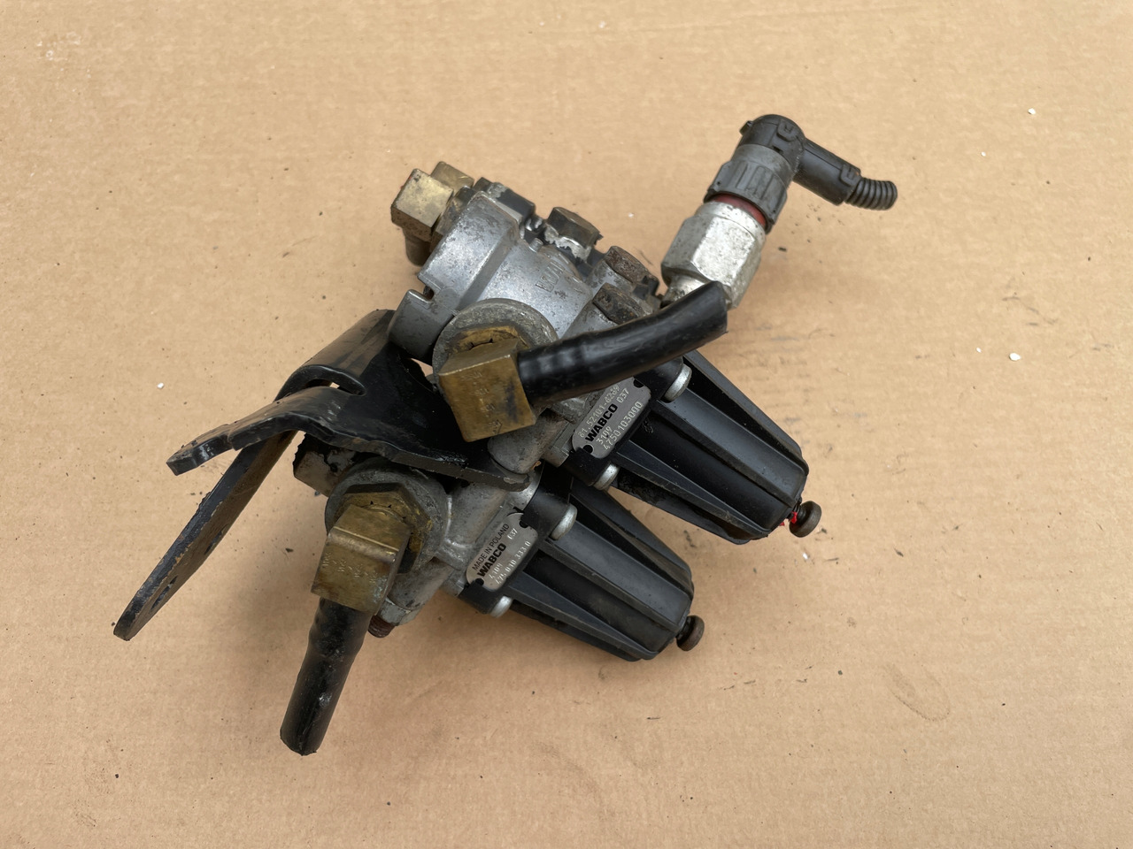 ZAWÓR REDUKCUJNY REDUKTOR CIŚNIENIA MAN TGA TGX TGS 4750103000 - Suspensão a ar por Camião: foto 4 ZAWÓR REDUKCUJNY REDUKTOR CIŚNIENIA MAN TGA TGX TGS 4750103000 - Suspensão a ar por Camião: foto 4