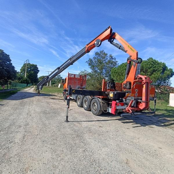 Scania P 410 - Camião de caixa aberta/ Plataforma, Camião grua: foto 3 Scania P 410 - Camião de caixa aberta/ Plataforma, Camião grua: foto 3