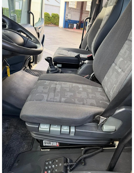 Mercedes-Benz Atego 816 - Camião de caixa aberta/ Plataforma: foto 2 Mercedes-Benz Atego 816 - Camião de caixa aberta/ Plataforma: foto 2