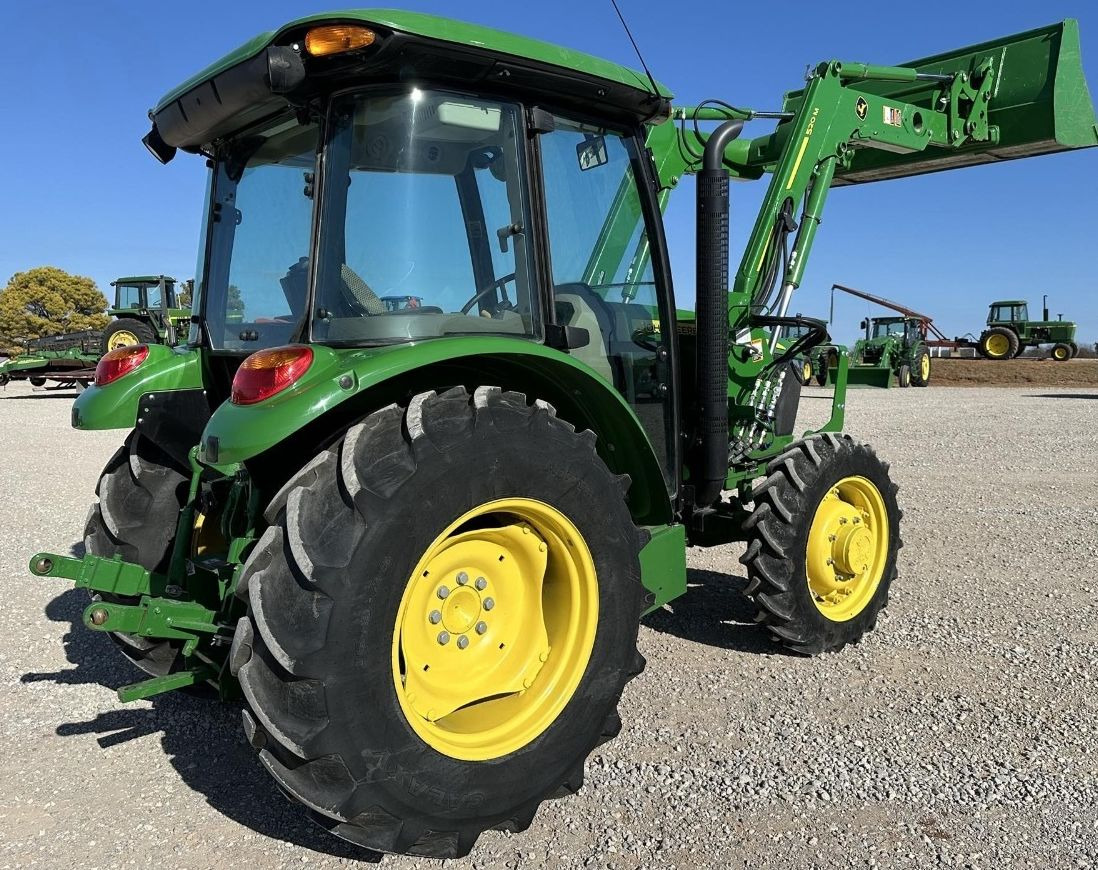 JOHN DEERE 5075E - Trator: foto 2 JOHN DEERE 5075E - Trator: foto 2