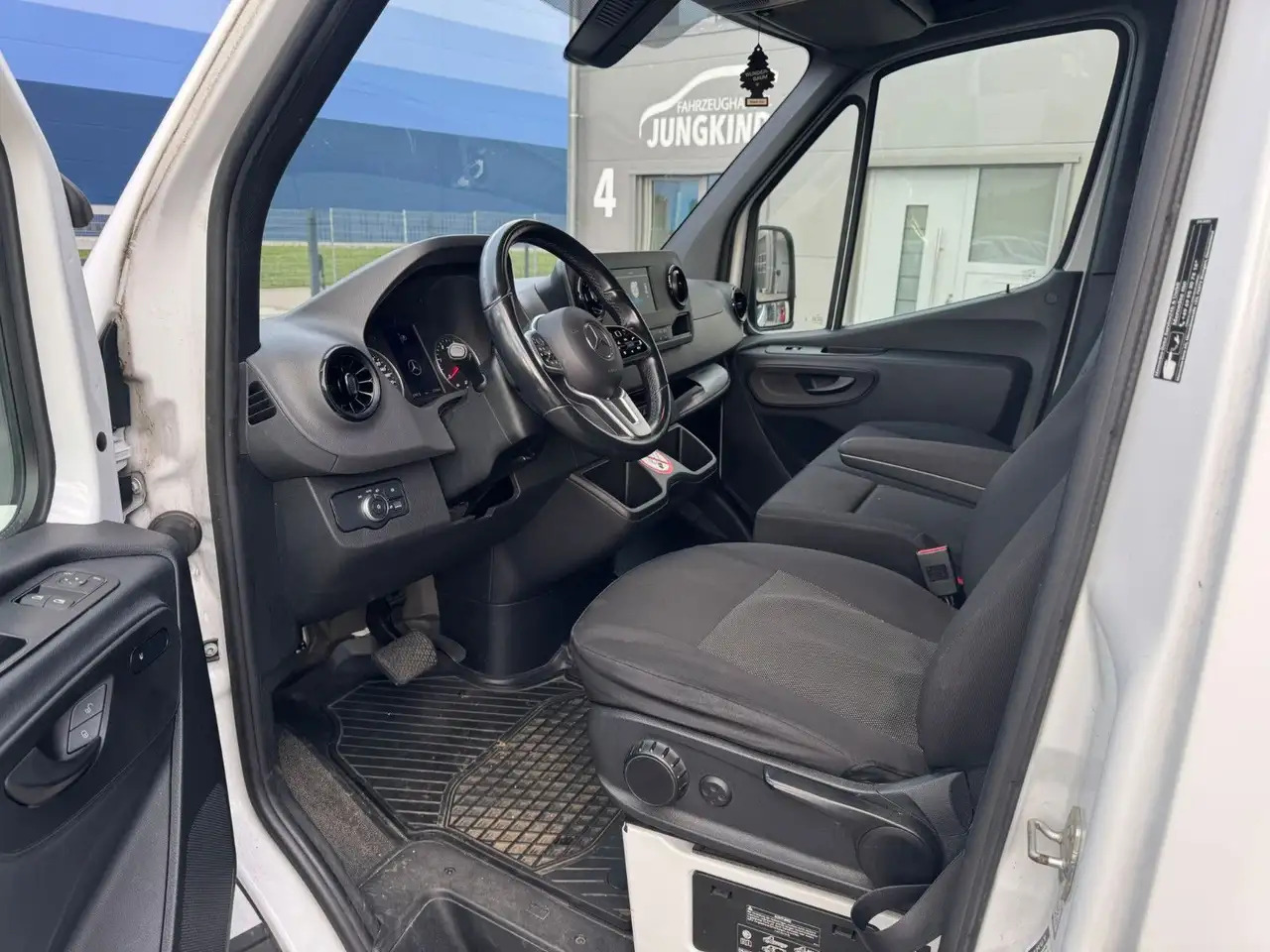 Mercedes-Benz Sprinter 317 CDI Maxi Lang LED MBUX Klima - Furgão: foto 3 Mercedes-Benz Sprinter 317 CDI Maxi Lang LED MBUX Klima - Furgão: foto 3