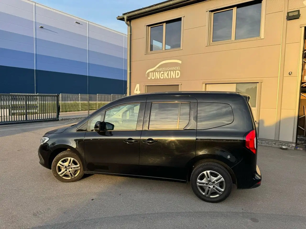 Mercedes-Benz T-Class T -Klasse 160 d standard - Automóvel: foto 1 Mercedes-Benz T-Class T -Klasse 160 d standard - Automóvel: foto 1