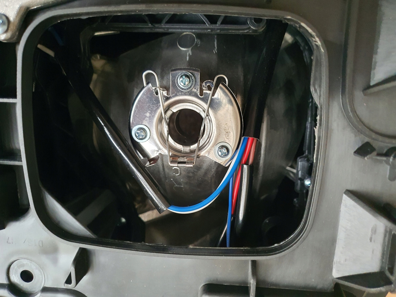 NOWY REFLEKTOR VOLVO FH4 PRAWY - Farol dianteira por Camião: foto 5 NOWY REFLEKTOR VOLVO FH4 PRAWY - Farol dianteira por Camião: foto 5