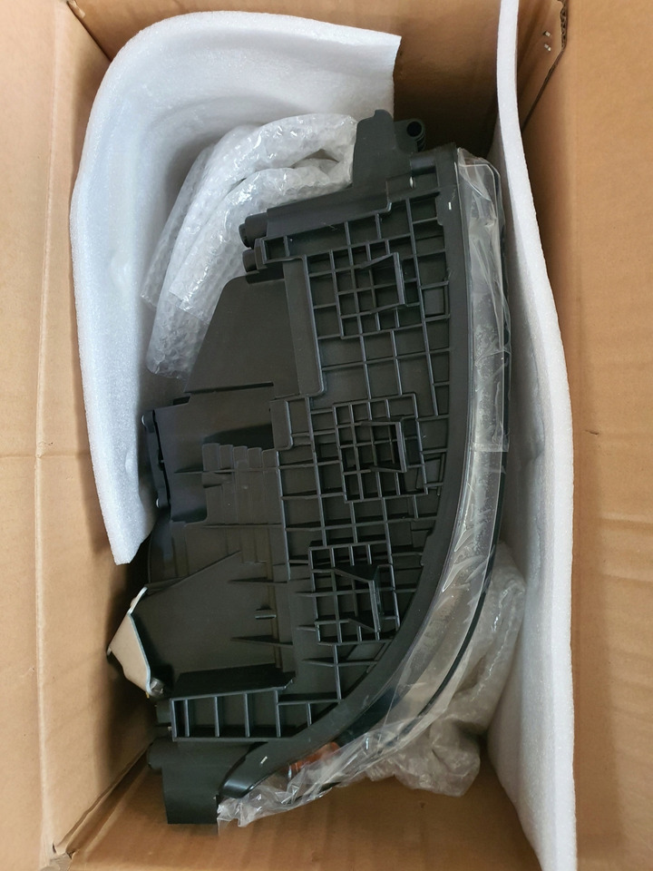 NOWY REFLEKTOR VOLVO FH4 PRAWY - Farol dianteira por Camião: foto 3 NOWY REFLEKTOR VOLVO FH4 PRAWY - Farol dianteira por Camião: foto 3