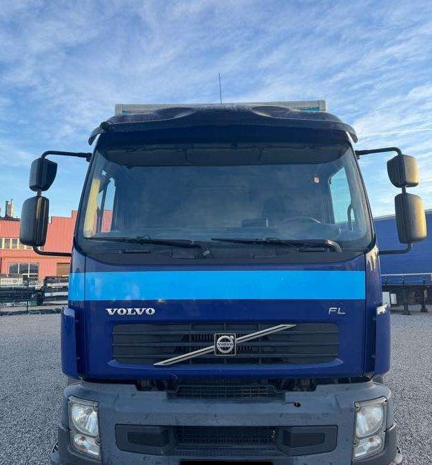 Volvo FL 240 - Camião frigorífico: foto 2 Volvo FL 240 - Camião frigorífico: foto 2