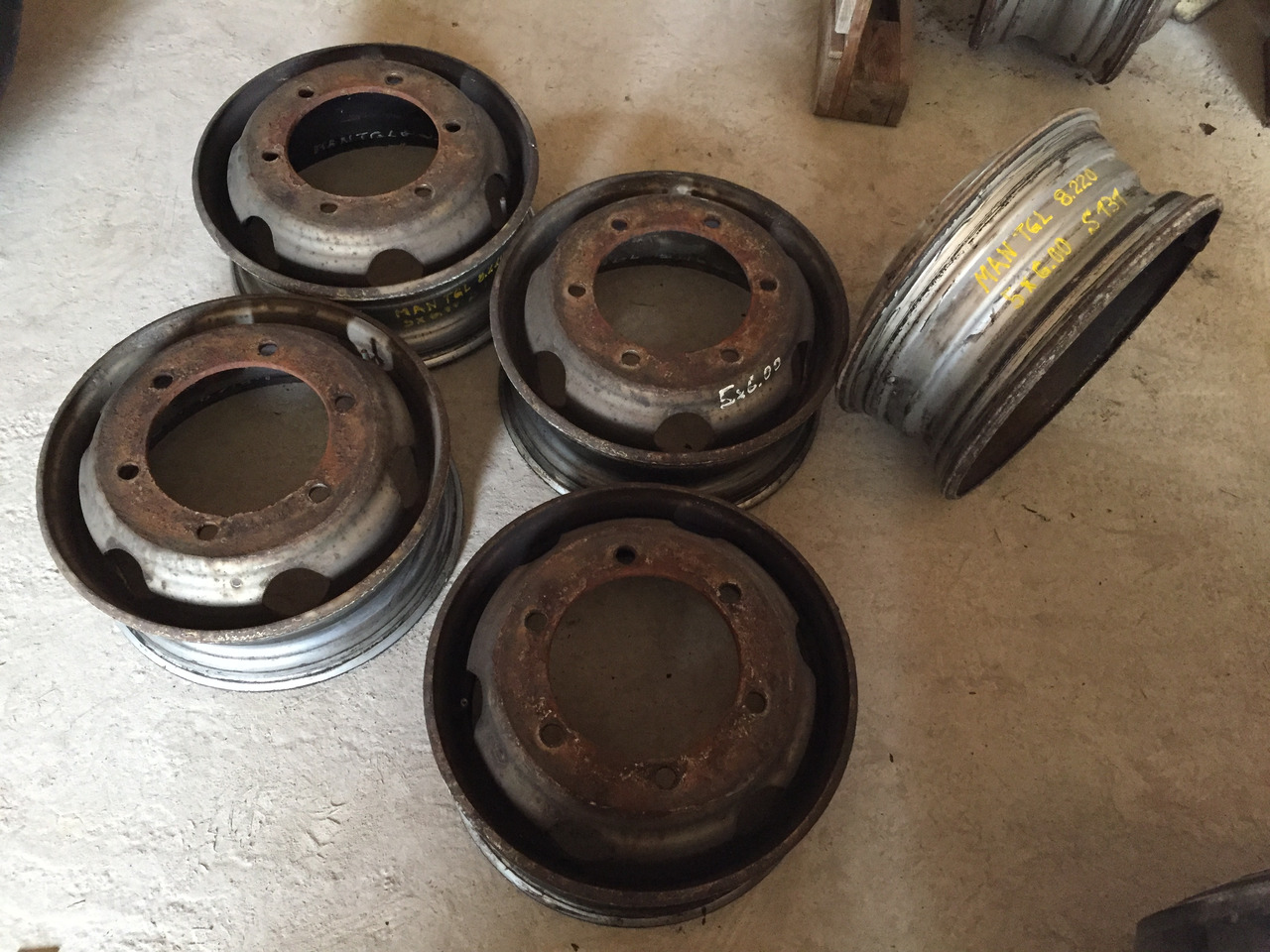 Gebrauchte Felgen 5 J x 6,00 für Reifengröße 215 x 75 x 17,5, Artikel - Nr. : 99.99999 - 9999 - Jante por Camião: foto 5 Gebrauchte Felgen 5 J x 6,00 für Reifengröße 215 x 75 x 17,5, Artikel - Nr. : 99.99999 - 9999 - Jante por Camião: foto 5