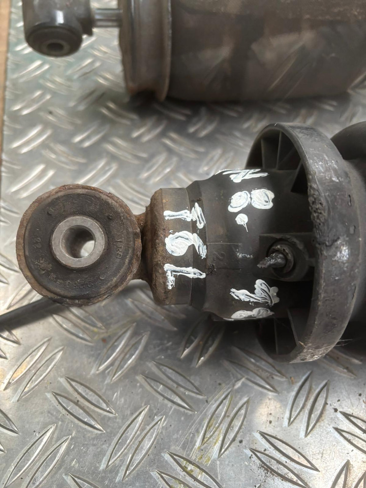Gebrauchte Luftbälge MAN 8.180, Artikel - Nr. : 81.9999 - 9999 - Suspensão da cabina por Camião: foto 3 Gebrauchte Luftbälge MAN 8.180, Artikel - Nr. : 81.9999 - 9999 - Suspensão da cabina por Camião: foto 3