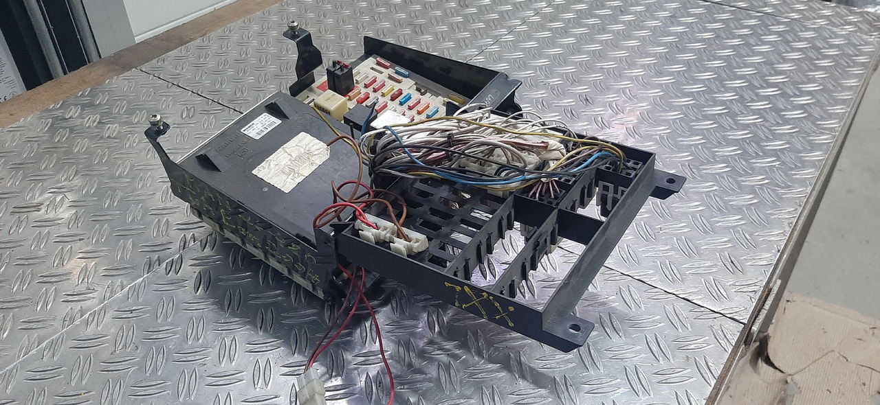 Gebrauchte MAN TGA 26.480 XXL, Steuergerät, Zentraler Bordrechner, Artikel - Nr. : 81.25806 - 7051 - Centralina electrónica por Camião: foto 3 Gebrauchte MAN TGA 26.480 XXL, Steuergerät, Zentraler Bordrechner, Artikel - Nr. : 81.25806 - 7051 - Centralina electrónica por Camião: foto 3