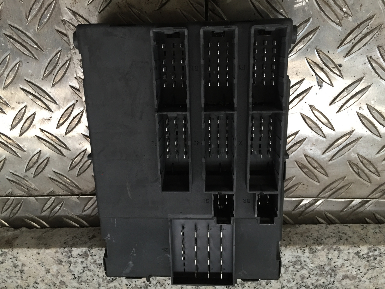 Gebrauchtes ABS Steuergerät MAN TGA 26.440 Artikel - Nr.: 81.25806 - 7072 - Centralina electrónica por Camião: foto 2 Gebrauchtes ABS Steuergerät MAN TGA 26.440 Artikel - Nr.: 81.25806 - 7072 - Centralina electrónica por Camião: foto 2