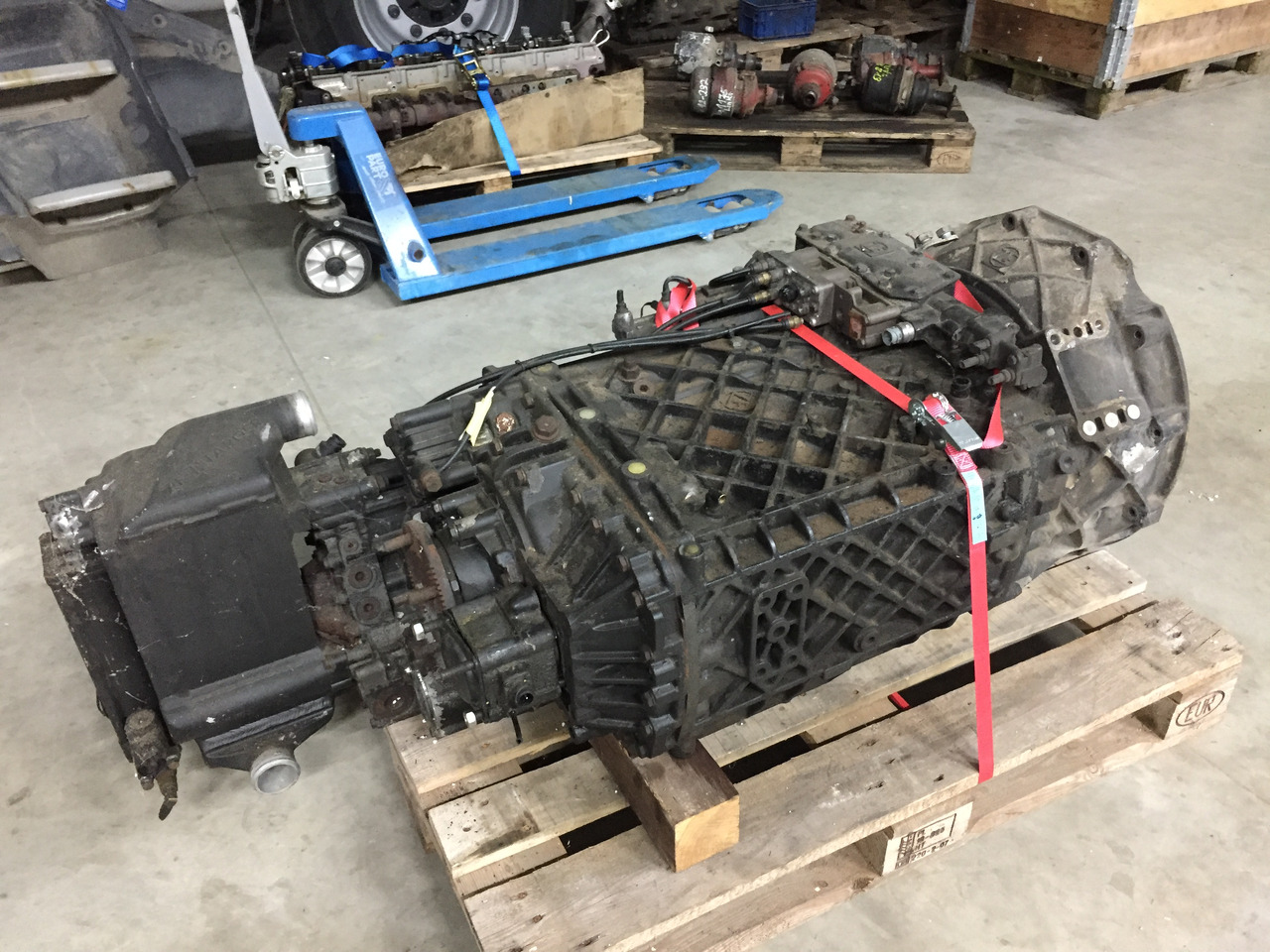 Gebrauchtes Getriebe MAN TGA 18.430, Typ : 16S 2521 TO, Artikel - Nr.: 81.32003 - 6677 - Caixa de velocidade por Camião: foto 4 Gebrauchtes Getriebe MAN TGA 18.430, Typ : 16S 2521 TO, Artikel - Nr.: 81.32003 - 6677 - Caixa de velocidade por Camião: foto 4