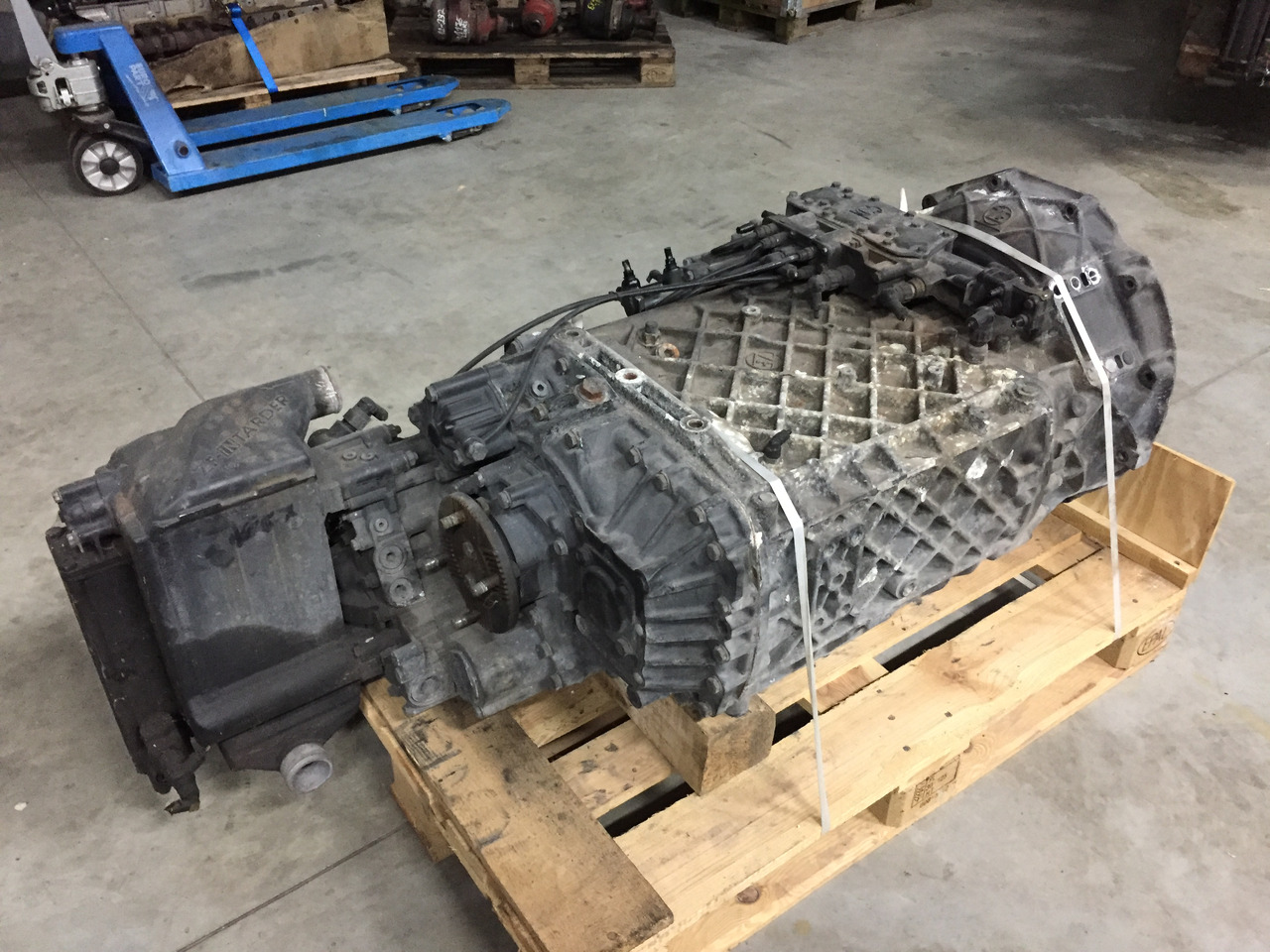 Gebrauchtes Getriebe MAN TGA 26.480, Typ : 16S 2321, Artikel - Nr. : 81.32034 - 6743 - Caixa de velocidade por Camião: foto 4 Gebrauchtes Getriebe MAN TGA 26.480, Typ : 16S 2321, Artikel - Nr. : 81.32034 - 6743 - Caixa de velocidade por Camião: foto 4