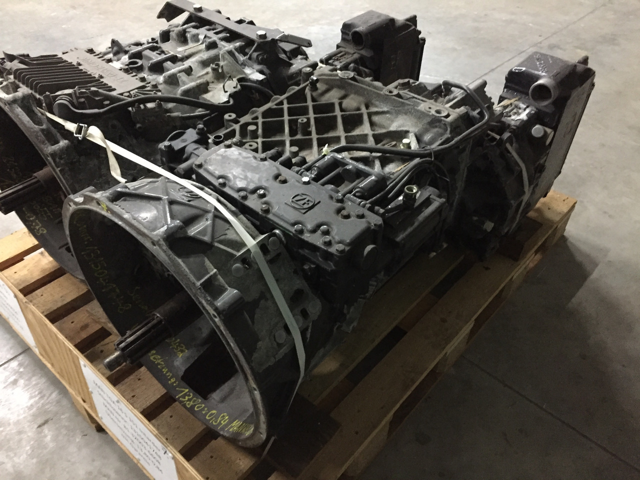 Gebrauchtes Getriebe MAN TGA, Typ : 16S 151, Artikel - Nr. : 81.32003 - 6608 - Caixa de velocidade por Camião: foto 2 Gebrauchtes Getriebe MAN TGA, Typ : 16S 151, Artikel - Nr. : 81.32003 - 6608 - Caixa de velocidade por Camião: foto 2