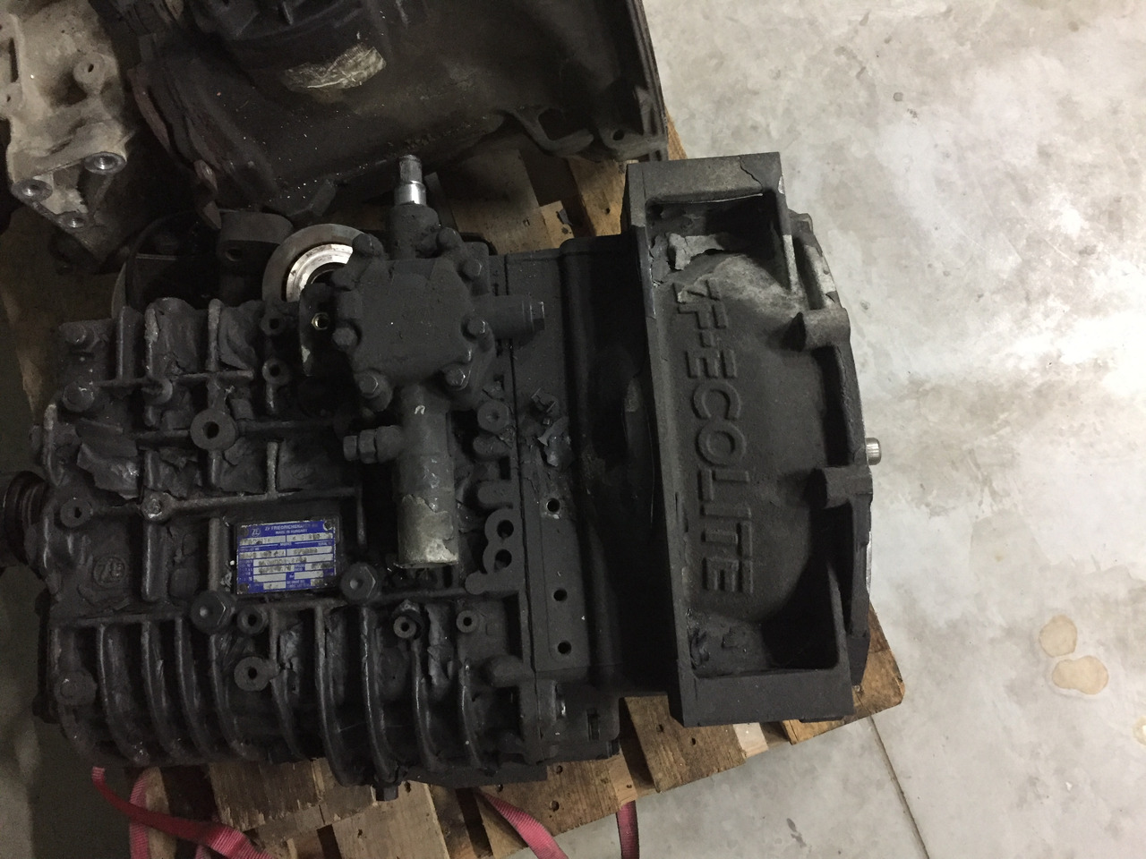 Gebrauchtes Getriebe MAN TGL 8.180, Typ : S6 - 850 TO LL, Artikel - Nr. : 81.32004 - 6139 - Caixa de velocidade por Camião: foto 2 Gebrauchtes Getriebe MAN TGL 8.180, Typ : S6 - 850 TO LL, Artikel - Nr. : 81.32004 - 6139 - Caixa de velocidade por Camião: foto 2