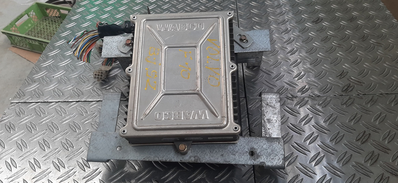 Gebrauchtes VOLVO F 10 Buajahr 1992, Motorsteuergerät von WABCO , Artikel - Nr. : 0 281 001 144 - Centralina electrónica por Camião: foto 2 Gebrauchtes VOLVO F 10 Buajahr 1992, Motorsteuergerät von WABCO , Artikel - Nr. : 0 281 001 144 - Centralina electrónica por Camião: foto 2