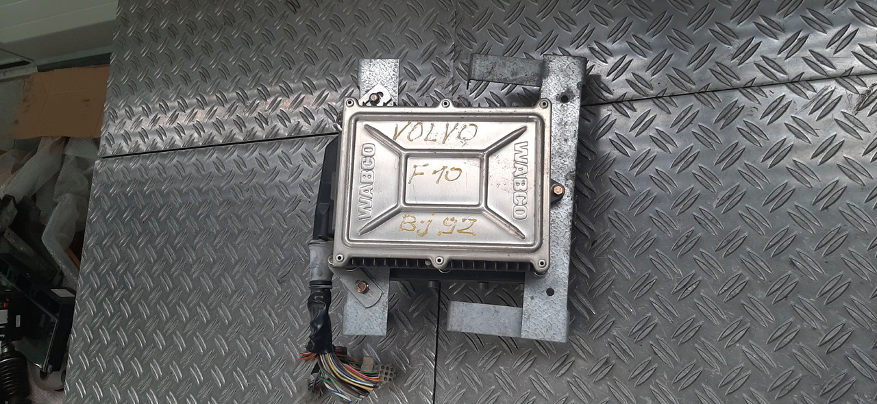 Gebrauchtes VOLVO F 10 Buajahr 1992, Motorsteuergerät von WABCO , Artikel - Nr. : 0 281 001 144 - Centralina electrónica por Camião: foto 1 Gebrauchtes VOLVO F 10 Buajahr 1992, Motorsteuergerät von WABCO , Artikel - Nr. : 0 281 001 144 - Centralina electrónica por Camião: foto 1