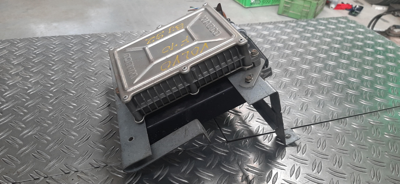 Gebrauchtes VOLVO F 10 Buajahr 1992, Motorsteuergerät von WABCO , Artikel - Nr. : 0 281 001 144 - Centralina electrónica por Camião: foto 4 Gebrauchtes VOLVO F 10 Buajahr 1992, Motorsteuergerät von WABCO , Artikel - Nr. : 0 281 001 144 - Centralina electrónica por Camião: foto 4