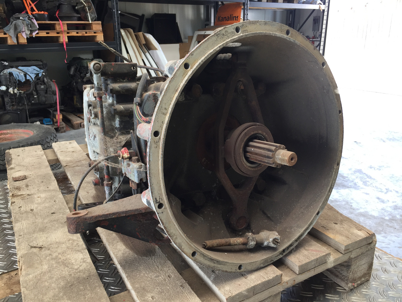 Gebrauchtes ZF Getriebe MAN 17.232, Typ : S6 - 65 + GV - 80, Artikel - Nr. : 81.32002 - 6082 - Caixa de velocidade por Camião: foto 3 Gebrauchtes ZF Getriebe MAN 17.232, Typ : S6 - 65 + GV - 80, Artikel - Nr. : 81.32002 - 6082 - Caixa de velocidade por Camião: foto 3