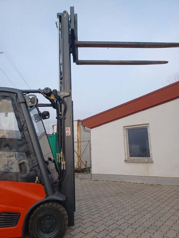 LINDE Stapler E16-01 Duplexmast, Seitenschieber - Empilhadeira elétrica: foto 3 LINDE Stapler E16-01 Duplexmast, Seitenschieber - Empilhadeira elétrica: foto 3